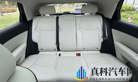 一辆让你忘记算电量的小车：极狐T1续航究竟怎么样？-3