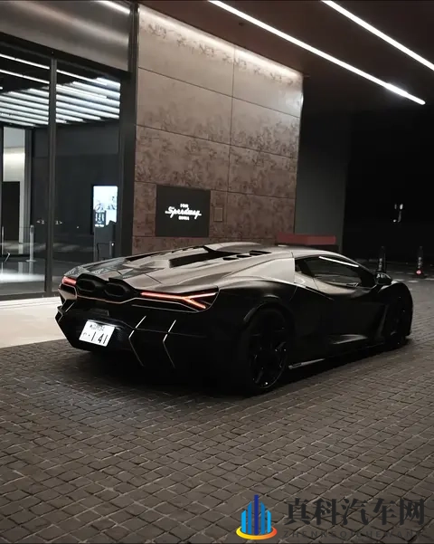 锋芒破界，艺术与空气动力学的巅峰——兰博基尼Revuelto设计美学-1
