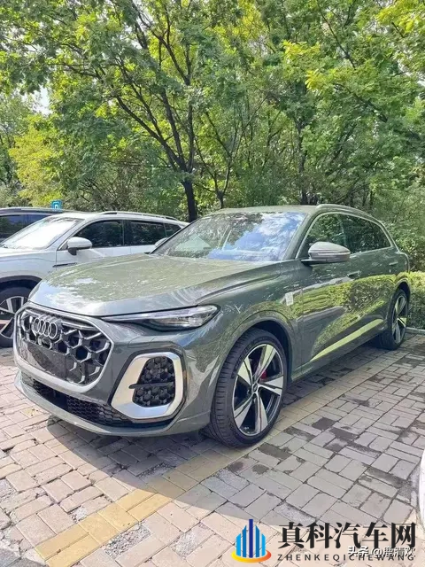 全新奥迪Q5L实车现身,配华为智驾+五代EA888发动机,会畅销吗?-2