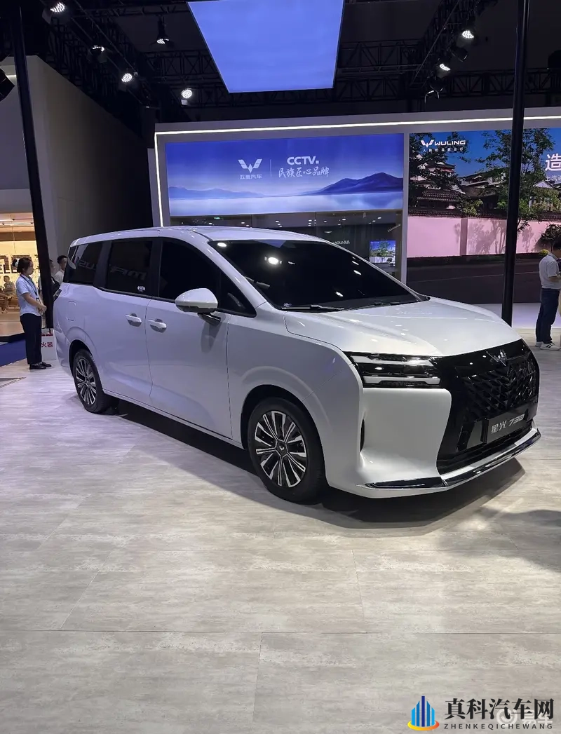 10 万级 MPV 的空间与福利实测-1