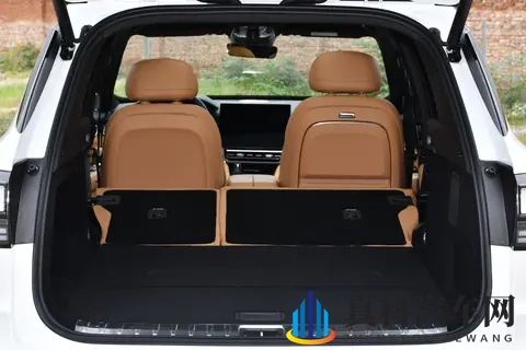 2026款领克09四驱探索版，适合家用的全能SUV？-1