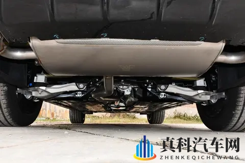 领克09燃油版:起步价不到20万,全系四驱,适合谁买?-2