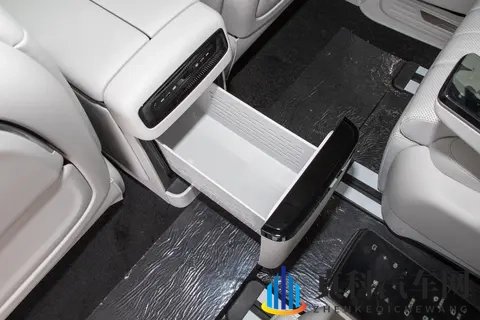 华为乾崑+5C超充，续航1530km，26款岚图梦想家值得选吗？-1