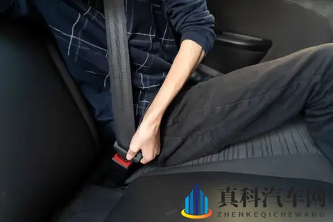 男生和女生靠逼软件：男女青年借助社交软件交流-3