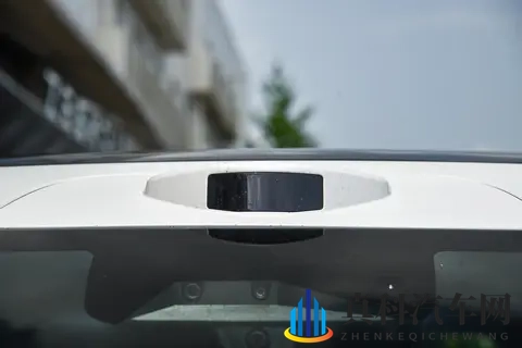 限时享10000元置换金,车长5217mm,配齐冰箱沙发大彩电,极氪009-3