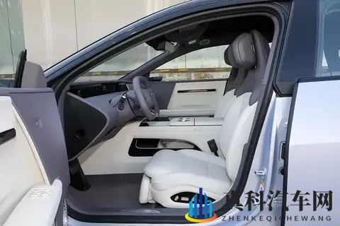 既有科技带来的便利,也有驾驶本身的乐趣,这款车如何-1