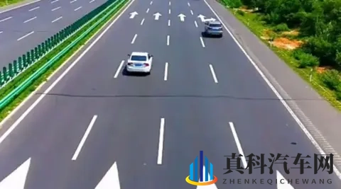 高速_快速路保命技巧：认清“69线”，10秒学会判断安全车距！-1