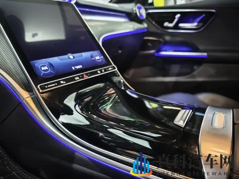 23万多拿下准新奔驰C级,体验豪华品牌的运动范儿-3