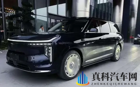 智己LS9实车现身街头，配空气悬架+灵蜥数字底盘，尺寸大过问界M9-3