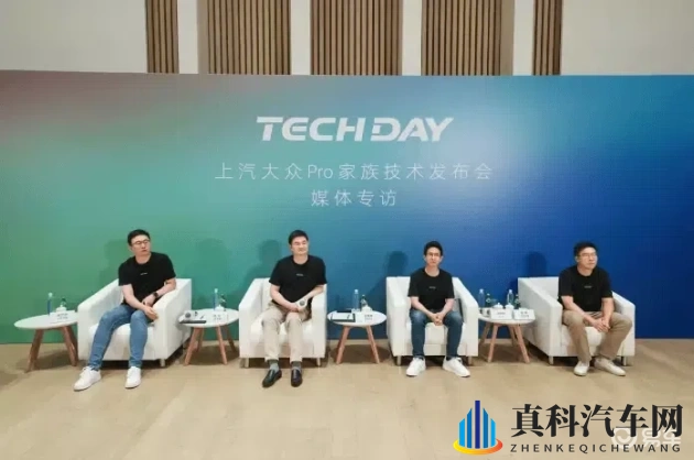 吃体育生出汗了一天的脚：运动后汗水浸透的体育生足部-2