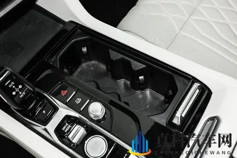 1988 万买沃尔沃架构 SUV  26 款领克 09 实测体验-3