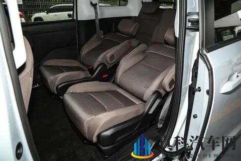 窄位停车也敢任性开门？星光 730 电滑门告别刮蹭烦恼-1