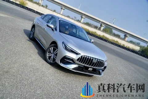 年轻人选车的版本答案？吉利银河星耀6的真实感受！-1