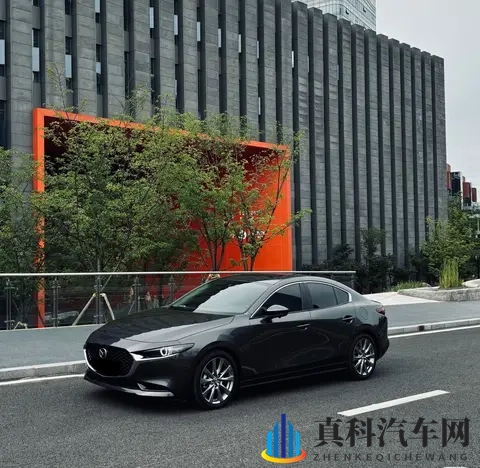 开昂克赛拉，嘴硬了3年，高速服务区被上了一课-3