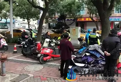 冬天骑车不用挡风被？多地现防寒新方法，网友：太精明了！-2