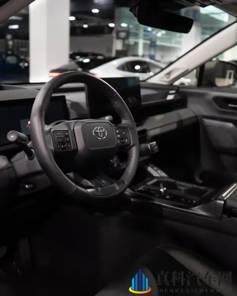 全新一代丰田RAV4插混版实车亮相 配25L动力 若国产能卖得好吗?-1