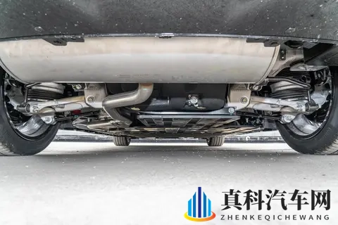 家用通勤不纠结！阿维塔 06 新能源轿车深度体验-2