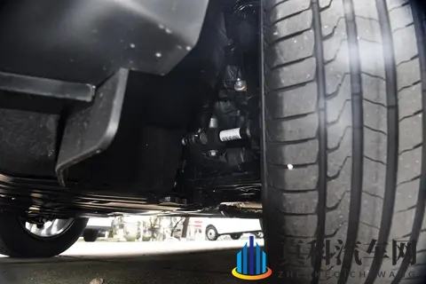 2025 款福特领睿：心动版到精领型差 41 万，多花钱换配置值吗？-1