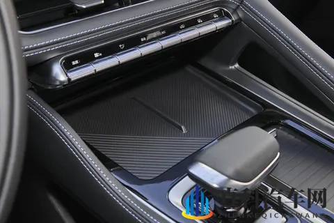 吉利这次真把中式豪华做成了！星瑞东方曜凭什么让我这么满意？-1