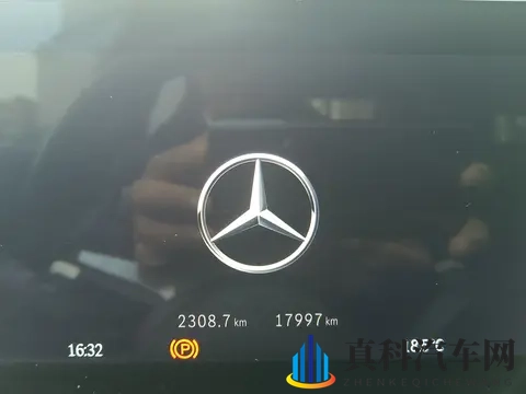 15万拿下准新一手红色奔驰A级,都市丽人的精致之选!-3