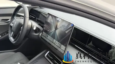 将界丁思聪与雷蕾片段：企业家丁思聪携手时尚达人雷蕾，打造汽车新风尚-1