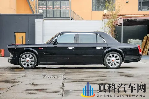 700 万级自主旗舰：红旗国礼 VS 劳斯莱斯谁更值-3