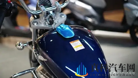 135万起！豪爵GZS150复古巡航实测：漆水堪比进口，续航碾压同级-1