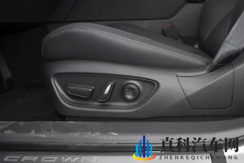 进口皇冠怎么选？299 万至享版碾压 349 万至尊版？-1