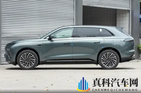 试驾2025款星纪元ET增程Pro高速辅助驾驶版:1898万享受豪华出行-3