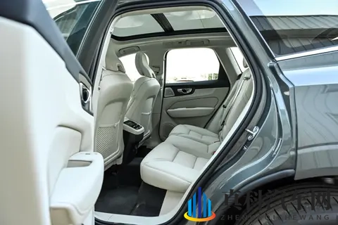 豪华品牌、全时四驱、降价15万，沃尔沃XC60拿出诚意，配20T+8AT-2