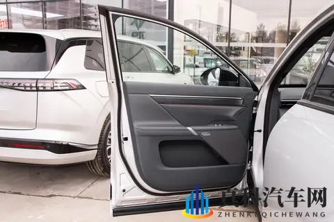 东风奕派2026款五座版试驾：适合家庭出行的用车氛围-3