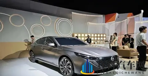 2026款日产天籁实车，车身修长时尚，搭载20T引擎，售价18万起！-3