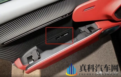 血泪教训!隐藏式门把手断电即锁死,这些逃生技巧能保命-3