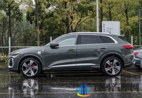 奥迪Q5L这次改得不得了,华为智驾和灯厂新把戏都来了-2