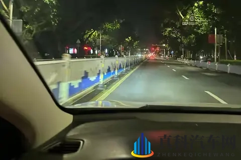 夜间开车的两大禁忌,很多人不知道,别等出事了才后悔不提前了解-1