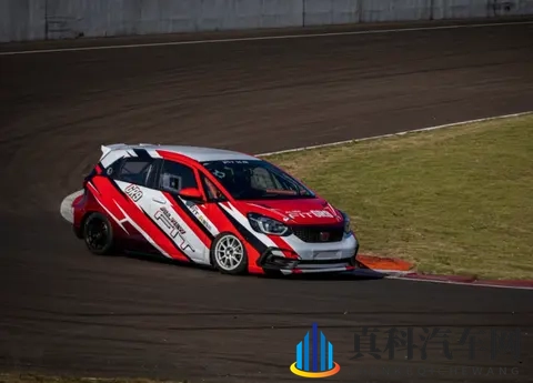 午夜黄色：夜幕下的流光，为何这款车色令人着迷-2