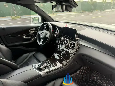 六年奔驰GLC，9万公里，省下大几十万，豪华SUV轻松开回家-3