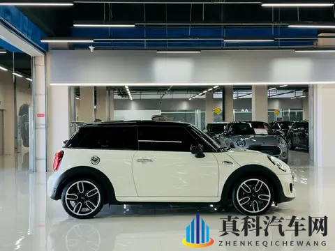 18万多拿下MINI艺术家,小姐姐的时尚座驾!-1