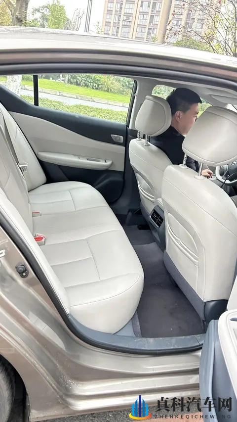 新款天籁实车现身,全新造型+2.0T,配鸿蒙座舱+日产大沙发-1