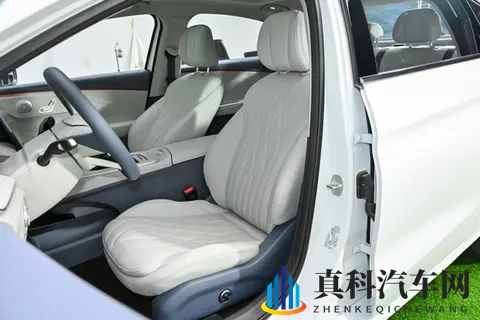 10万级家轿太卷了！风云A8L对决秦L DM-i，谁更能拿捏年轻人？-1