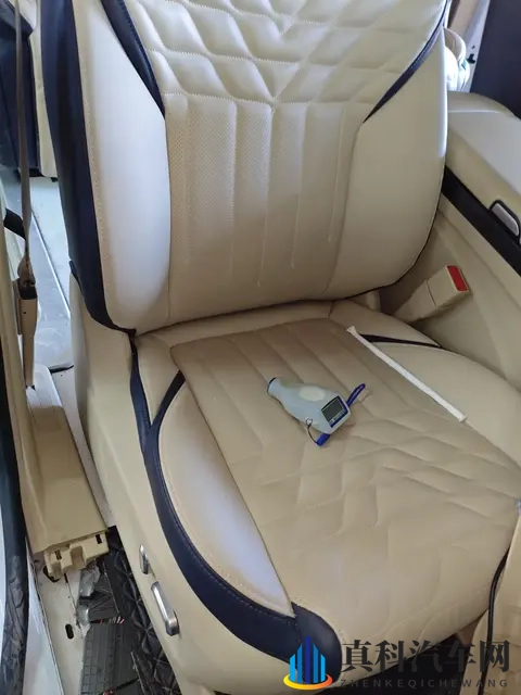 23年别克GL8陆尊，准新一手车，258万宜商宜家？-3