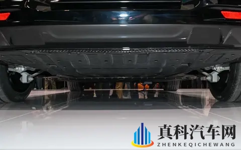 旗舰配置下放!零跑Lafa5预售,8295芯片+19寸轮圈,仅1058万起-3