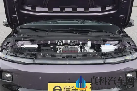 10万级家用轿车怎么选？零跑B01配激光雷达+8295芯片，香吗？-3