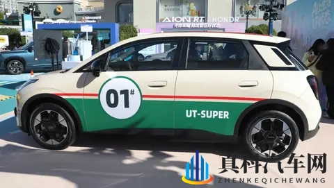 终于来了，京东首款车实车亮相，1号车拍出7819万-1