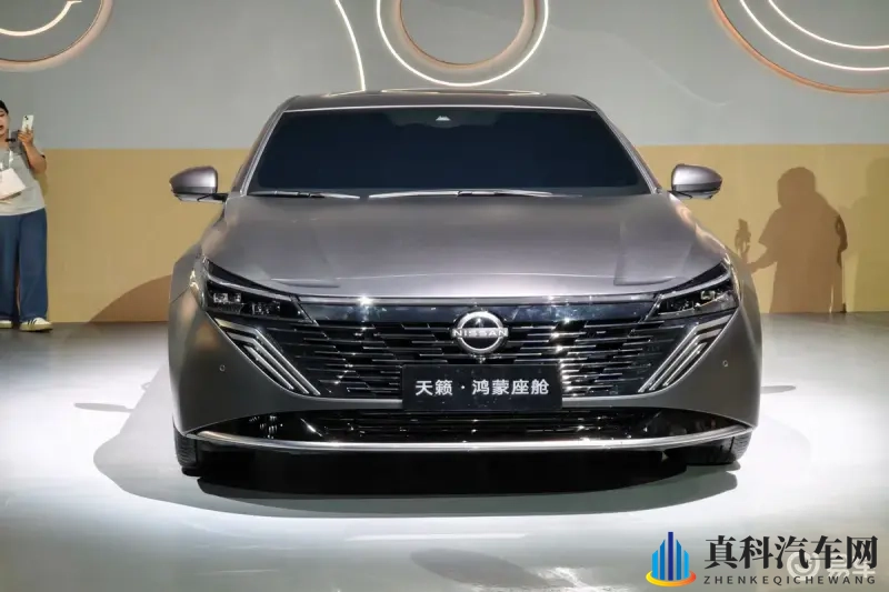 新款日产天籁亮相，搭鸿蒙座舱+外观调整，预计第四季度上市-1