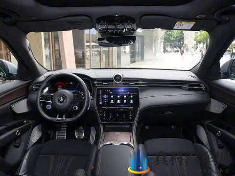 玛莎拉蒂豁出去了！从8988万跌至3588万，小米YU7危险了？-1