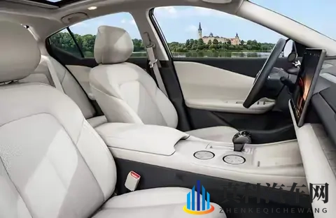 争议拉满！天籁115重磅登场，鸿蒙座舱救得了销量？-2