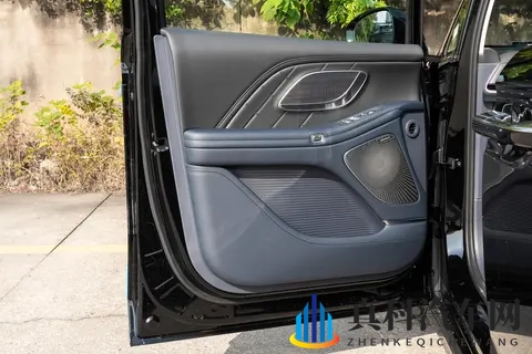 26款岚图梦想家：安全、智能、豪华全面突破，值得试驾体验-3