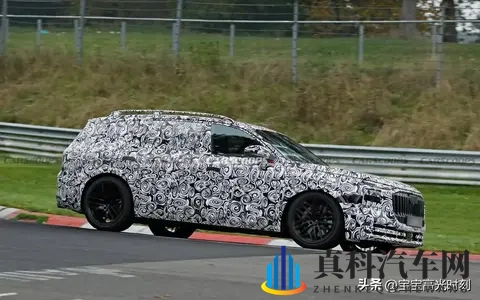 男生和女生一起差差差轮滑鞋：男女搭配轮滑乐趣多-1