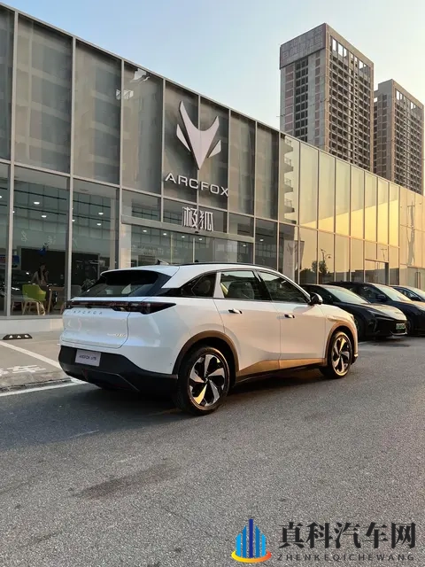 少妇xxxxxx：汽车安全舒适双升级，新车引领市场潮流-1